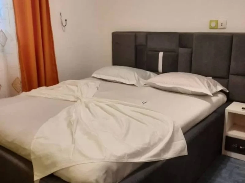 Chambre meublée