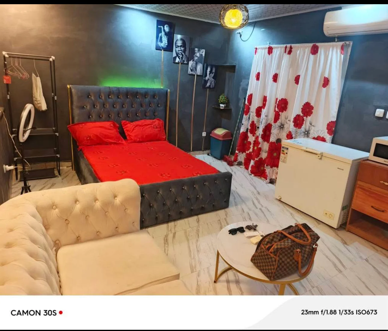 Chambre meublée