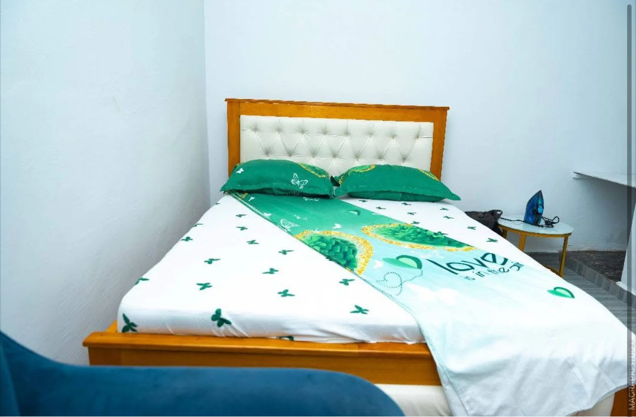 Chambre meublée