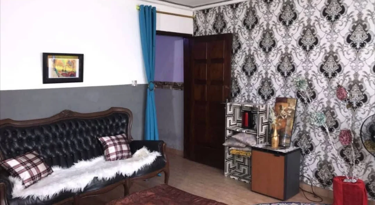 Chambre meublée