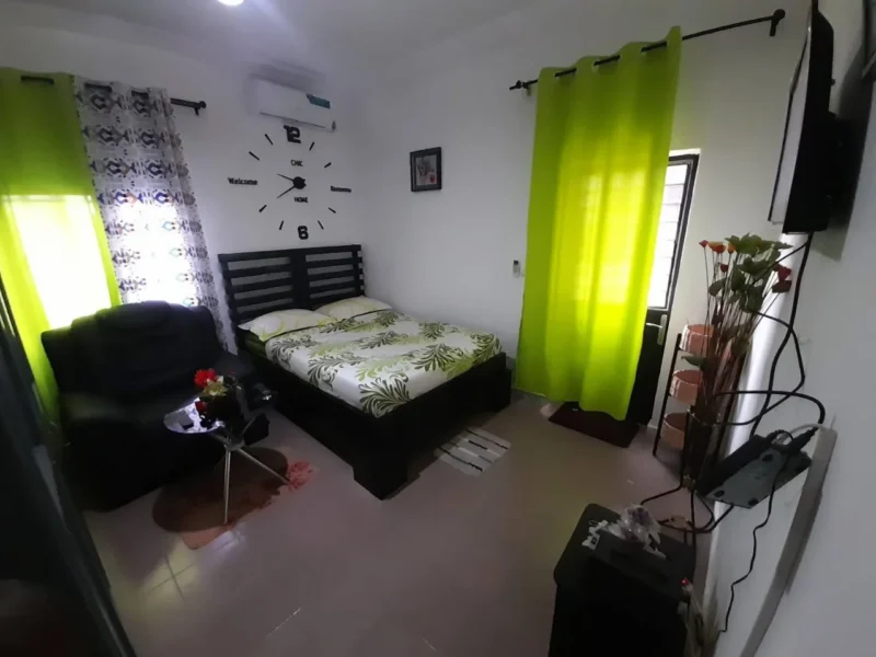 Chambre meublée