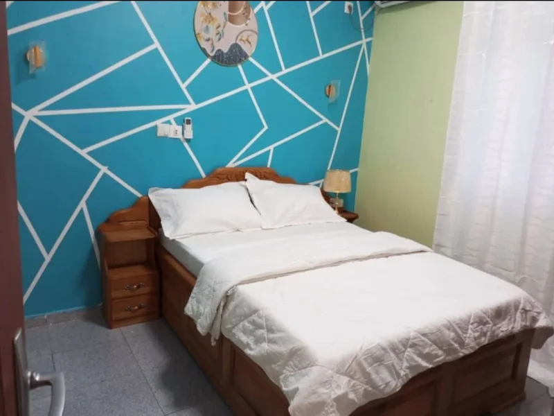 Chambre meublée