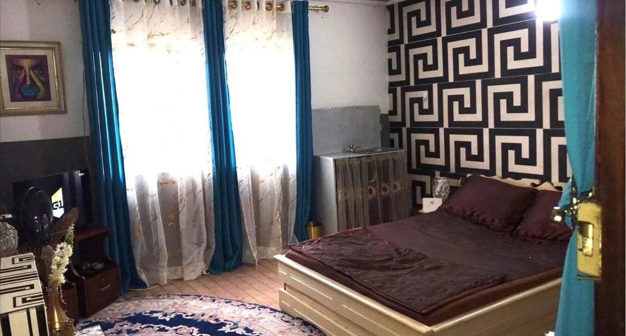 Chambre meublée